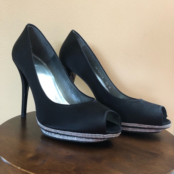 Stuart Weitzman Satin & Crystal Embossed Peep Toe - Picture 2 of 8